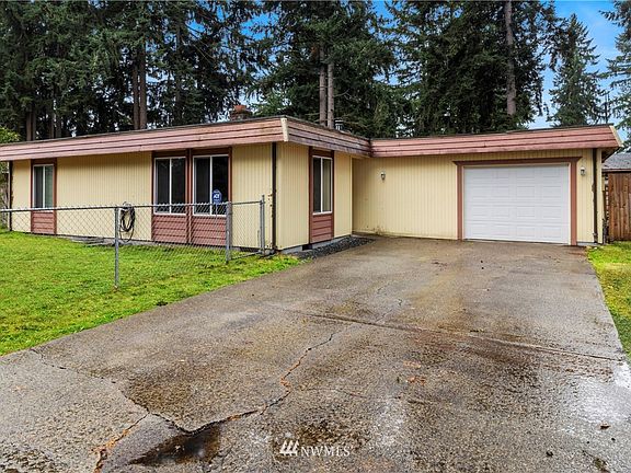 2nd image of 15810 Woodland Ave E