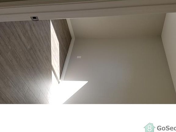 5th image of 5344-46 Oak Park Dr