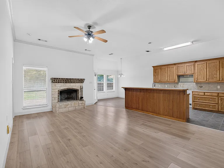 5709 Main St — Photo 3