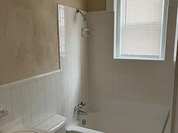 4th image of 813 Gates Ave APT 5