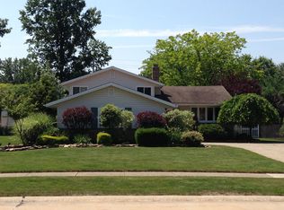470 Waterbury Dr, Eastlake, OH