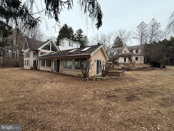 3rd image of 301 Westtown Way