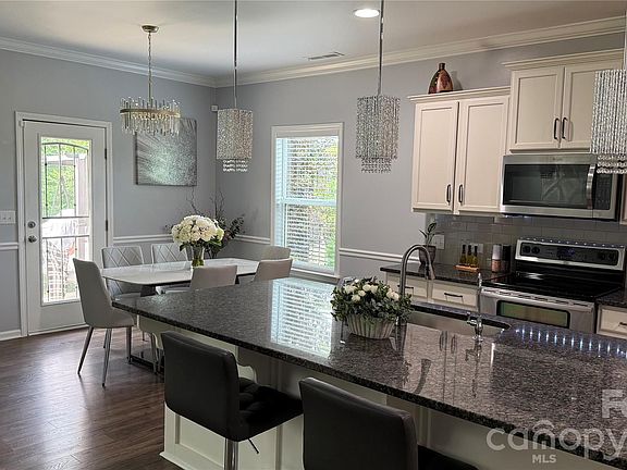 4th image of 332 Wyndham Forest Cir