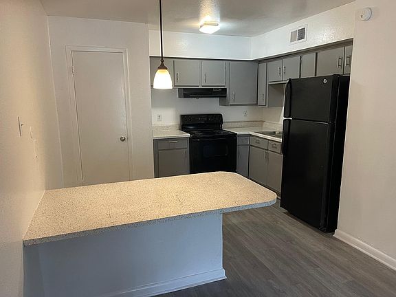 4th image of 2003 N Wayside Dr #42