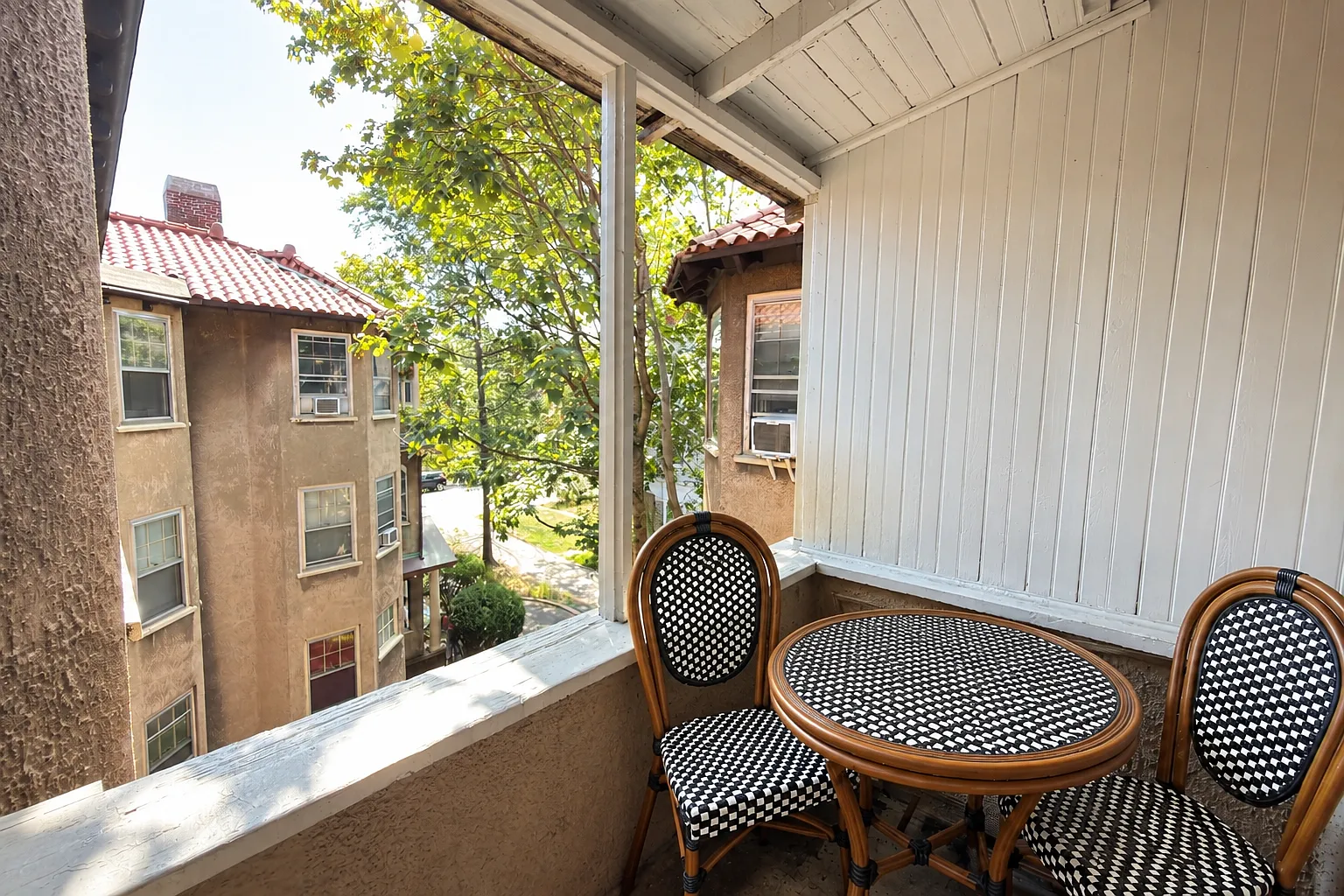 4 bed, 2500 sqft, $4,300 — Photo 3