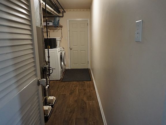 4th image of 2605 Pin Oak Dr
