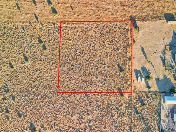 1 Oxford Rd, Phelan, CA 92371
