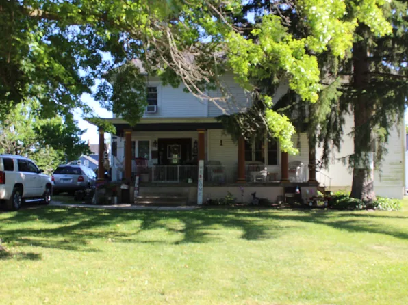 506 E Fulton St, Farmington, IL 61531