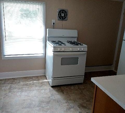 4th image of 18 Meredith St #2