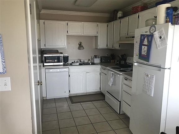 5th image of 3030 E Kennedy Dr