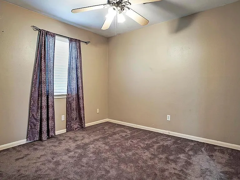1807 Saxony Ln — Photo 5