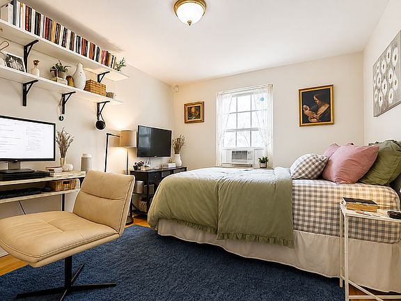 2nd image of 11 Monroe St #3