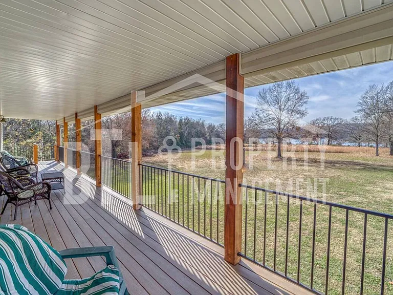 134 Lake Village Ln — Photo 1