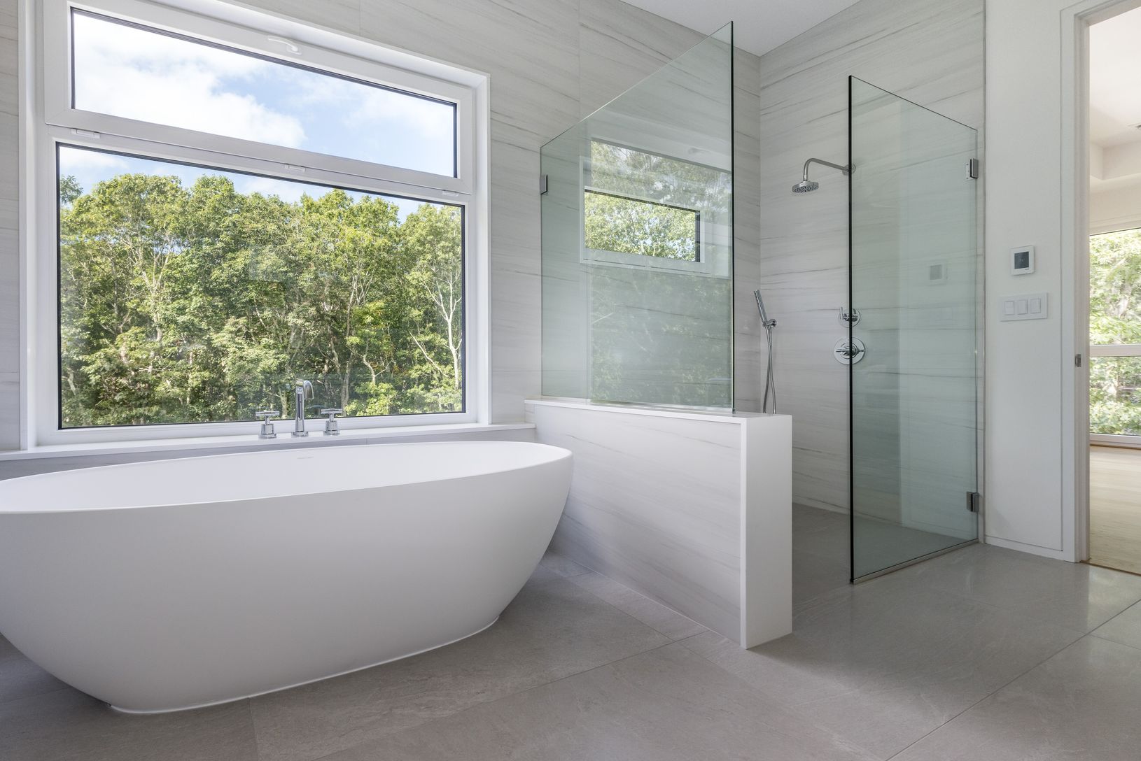  Luxurious Primary Bathroom 