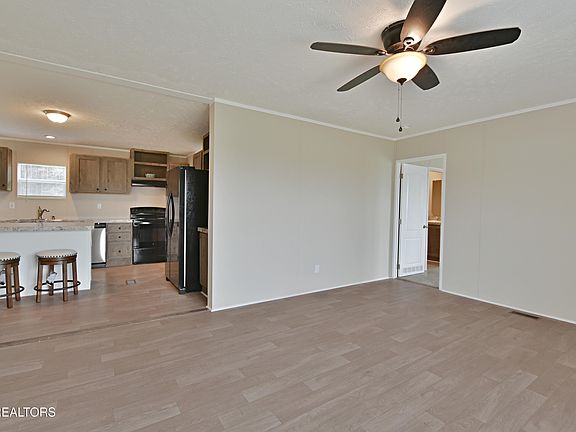 5th image of 323 Foster Rd