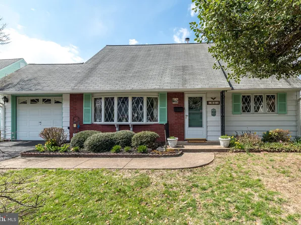 61 Kenwood Dr N, Levittown, PA 19055