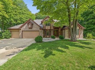 2620 Walden Woods Ct, Midland, MI