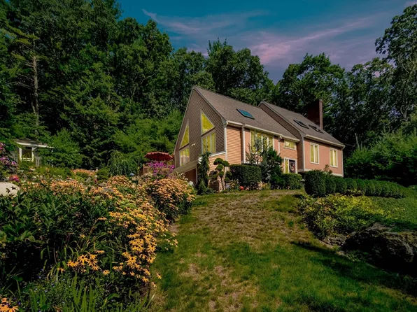 30 Glenview St, Upton, MA 01568
