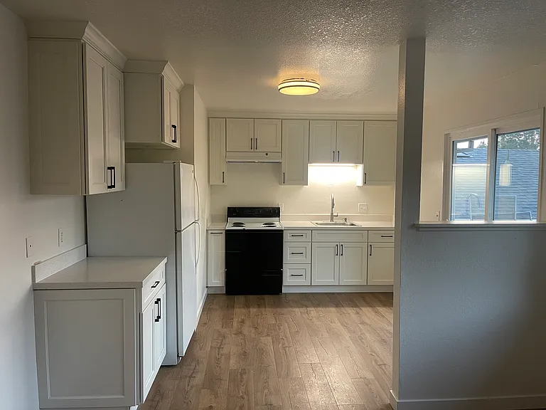 2424 Kenton Ct #C — Photo 2