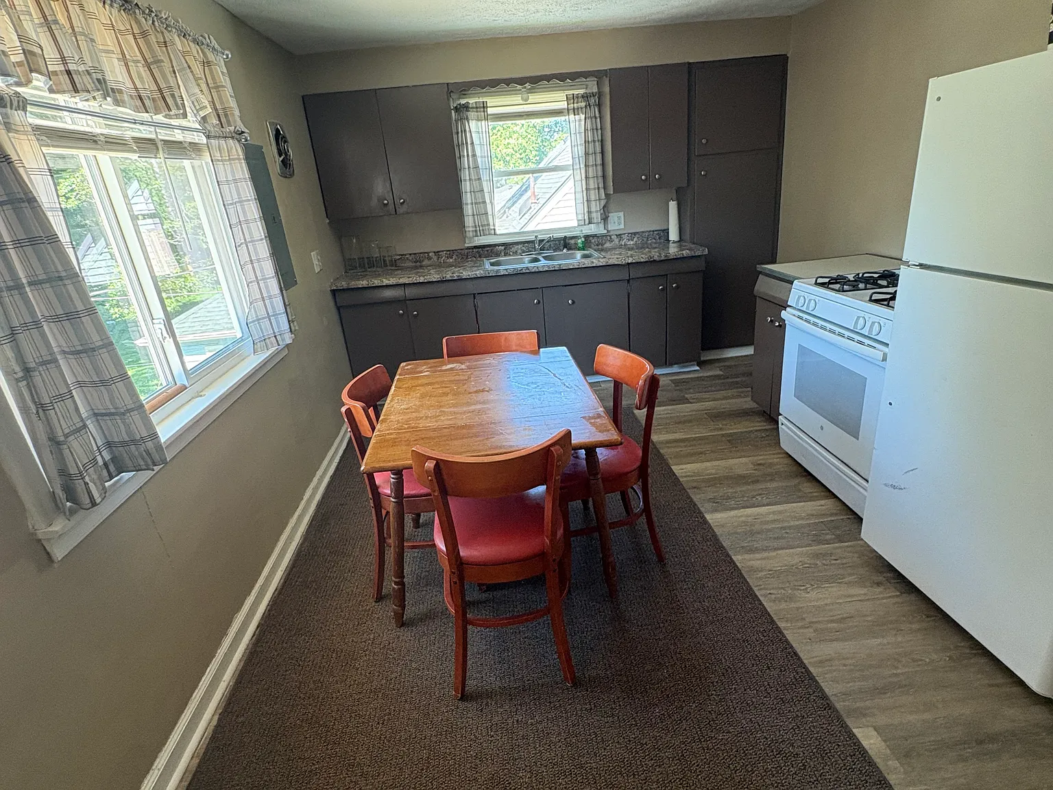 2 bed, 800 sqft, $895 — Photo 3