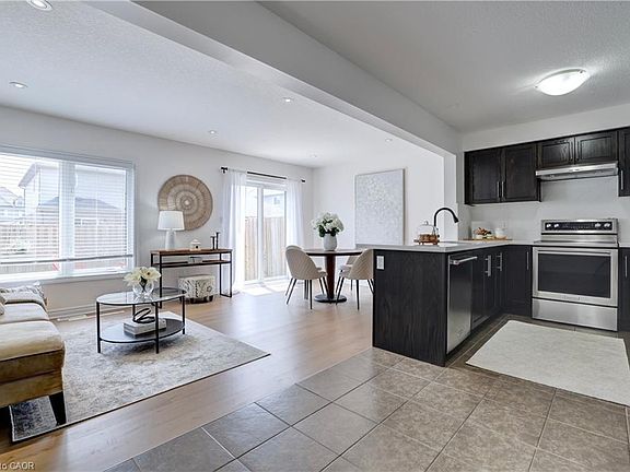 5th image of 155 William St