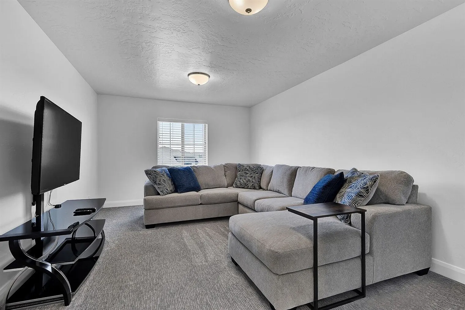 3 bed, 2.5 bath, 2292 sqft, $4,506 — Photo 4
