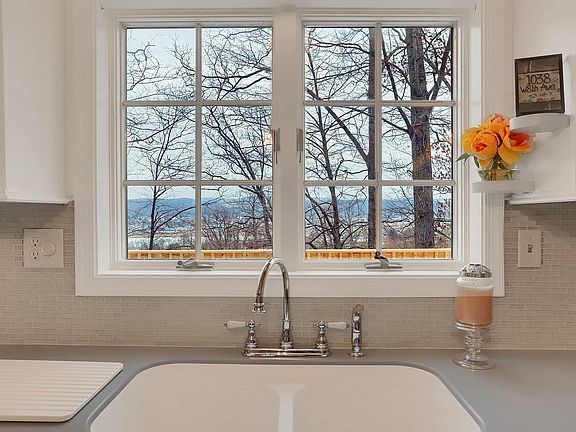 3rd image of 1038 W 8th Ave S