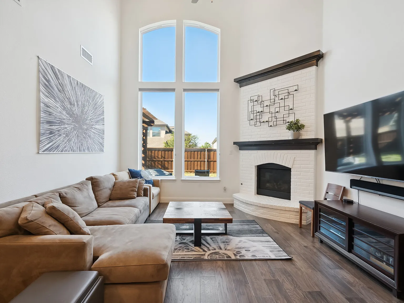 4 bed, 3.5 bath, 2951 sqft, $4,700 — Photo 4