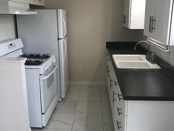 2nd image of 118 8th St APT 3