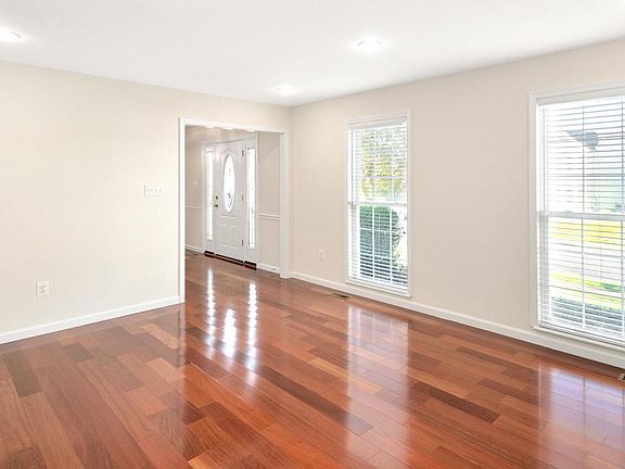 3rd image of 117 Ivy Hill Dr
