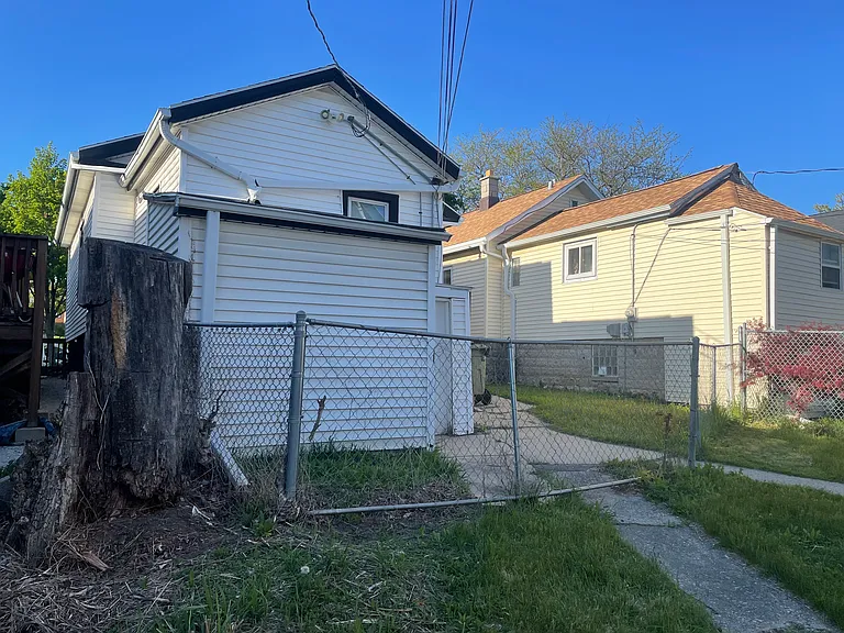 2521 W Michigan St — Photo 27