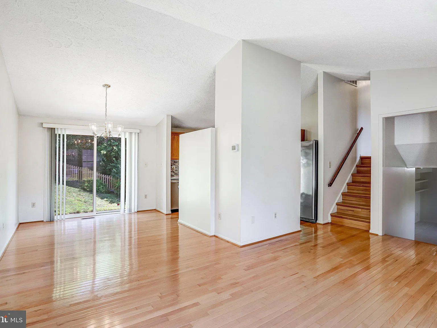4 bed, 3.0 bath, 1152 sqft, $3,400 — Photo 4