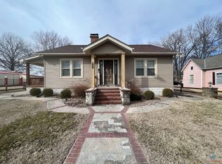 211 N 3rd St, Clinton, MO 64735