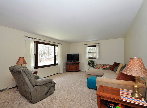 4th image of 216 College Ave
