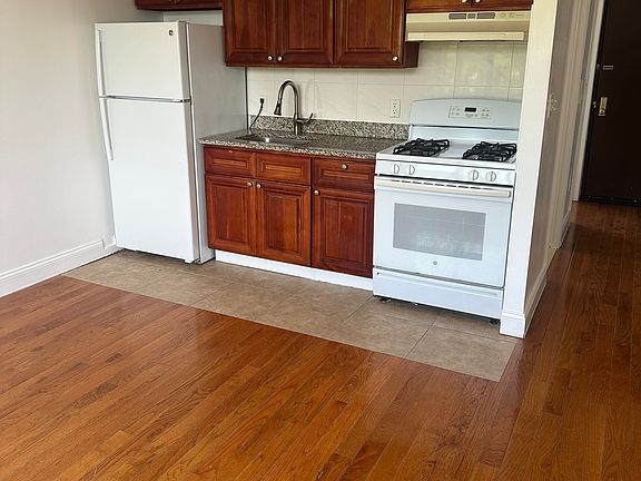 2nd image of 1459 Rosedale Ave #3B