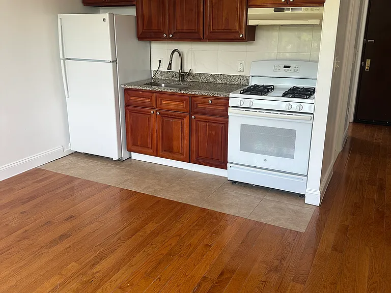 1459 Rosedale Ave #3B — Photo 2