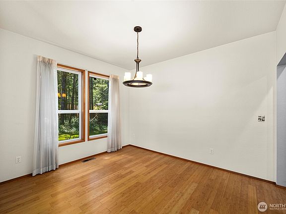 4th image of 5201 Blacktail Court NE
