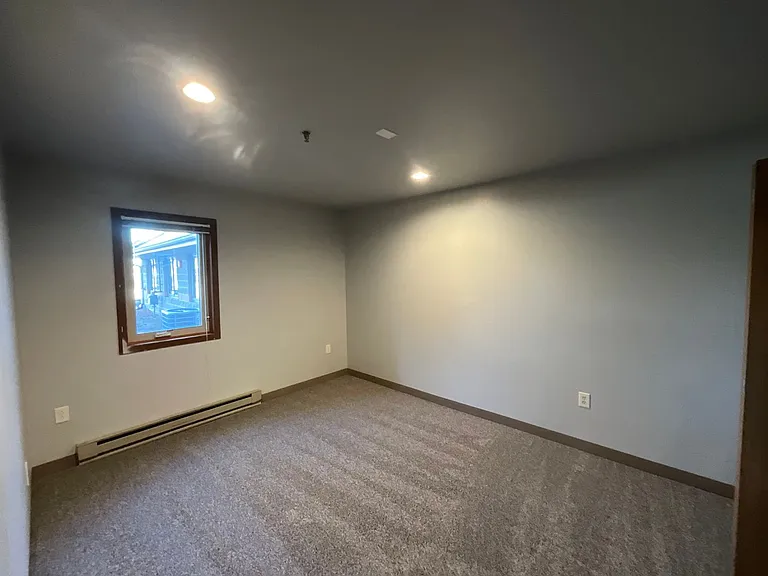 1038 Fond du Lac Ave — Photo 19