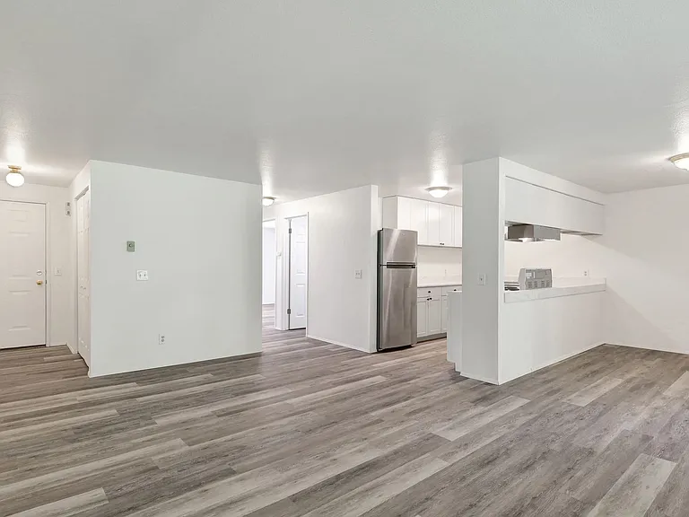 1060 York St — Photo 6