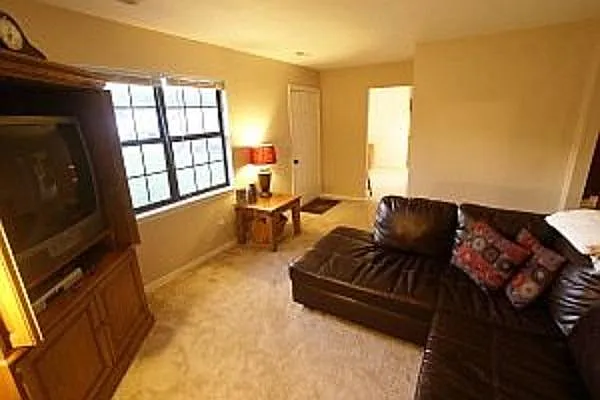 461 NE Park Ln — Photo 11