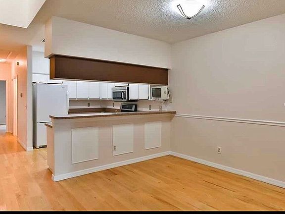 4th image of 2727 Penzance St