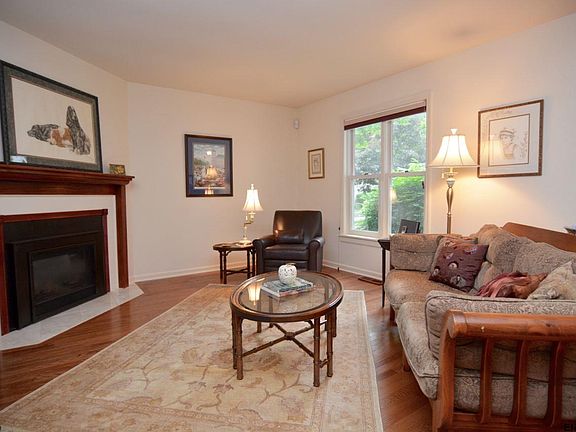 4th image of 54 Sarazen St
