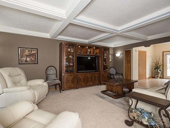 5th image of 554 Knollwood Ave