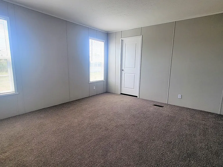537 Iowa St — Photo 13