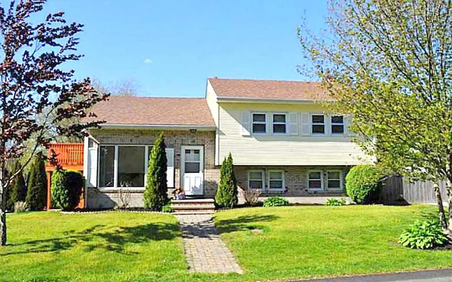 20 Burbank Ave