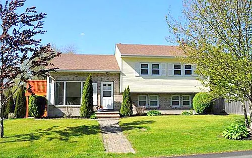 20 Burbank Ave Photo 1