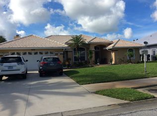 459 Lake Of The Woods Dr, Venice, FL 34293