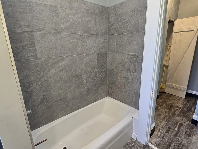 303 Pleasant St — Photo 5