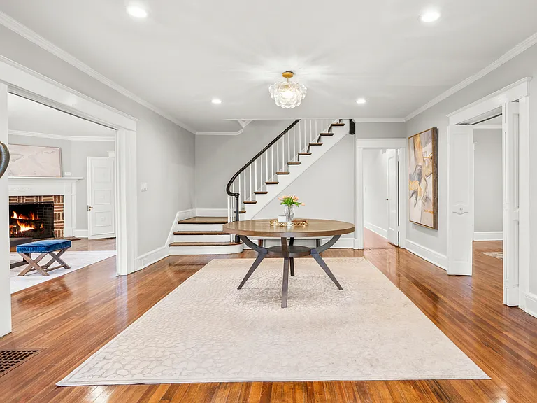 20 Elk Ave — Photo 4