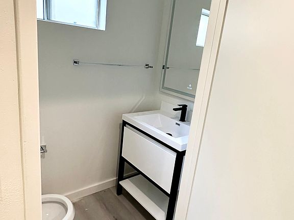 4th image of 849 S Shenandoah St APT 106